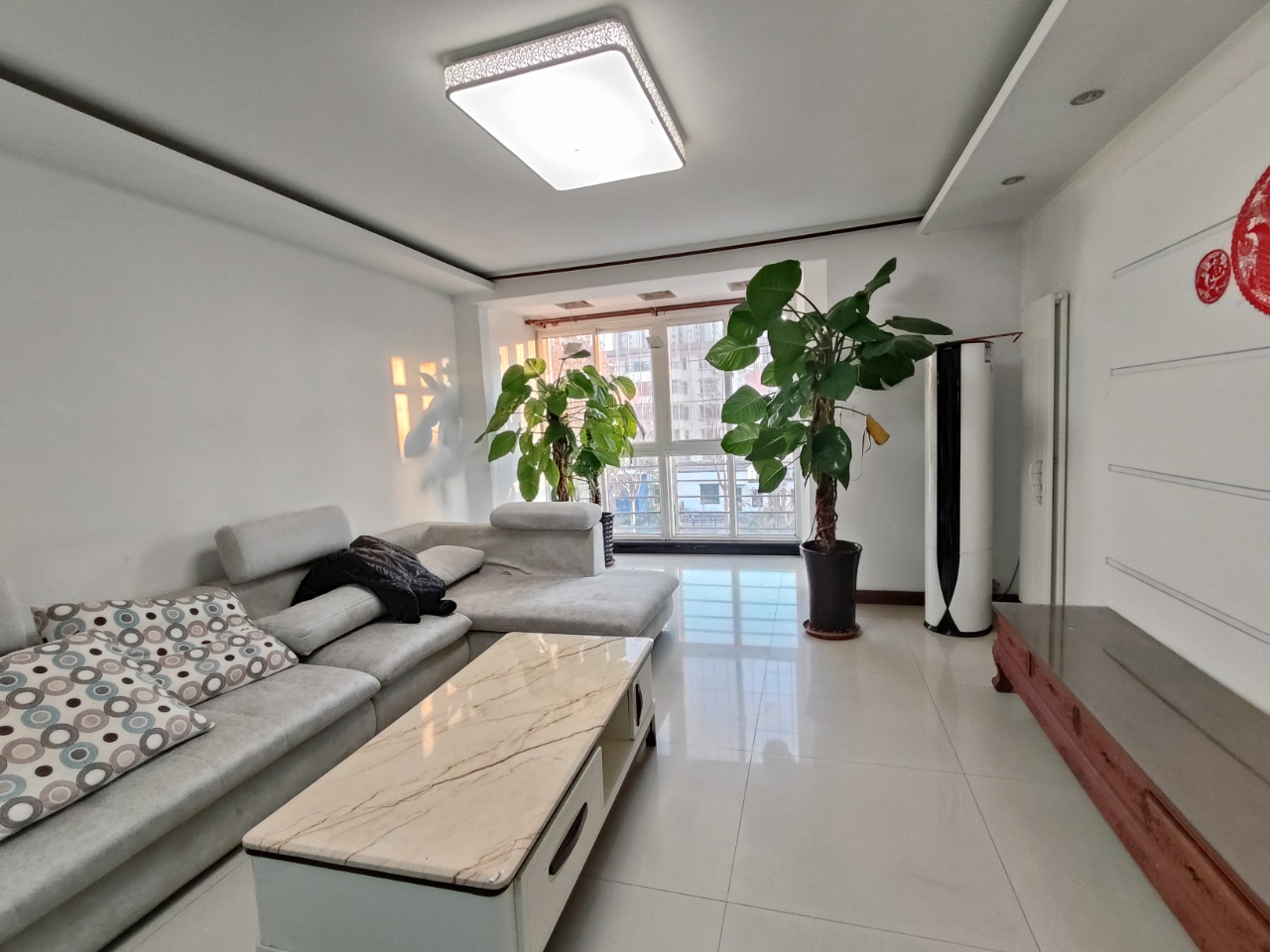 新源小区步梯三楼干部楼精装双卧客厅朝南洋房户型带地下室